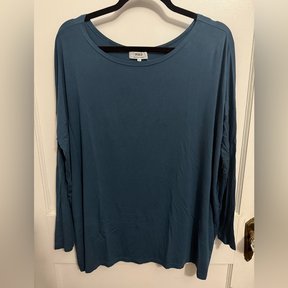 PIKO long sleeve top size Medium